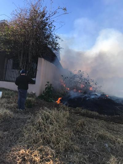 IncÃªndio afeta moradores do Bairro Ãgua Verde e arredores em Laranjeiras do Sul 